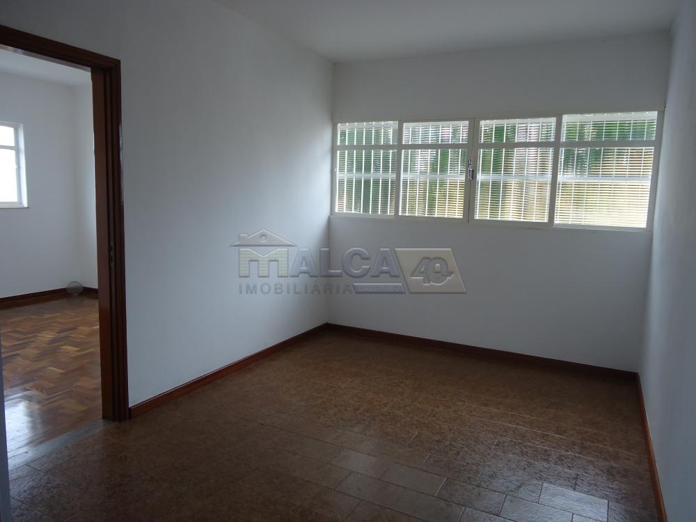 Alugar Casas / Padrão em São José do Rio Pardo R$ 1.000,00 - Foto 4