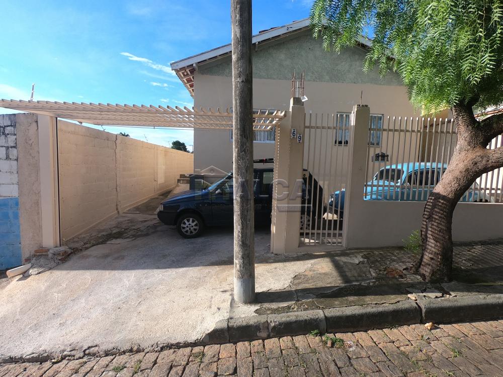 Comprar Casas / Padrão em São José do Rio Pardo R$ 410.000,00 - Foto 1