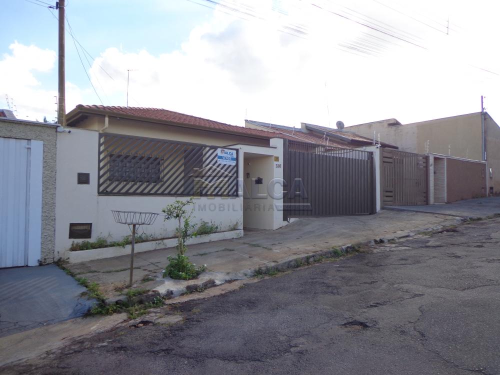 Comprar Casas / Padrão em São José do Rio Pardo R$ 420.000,00 - Foto 2