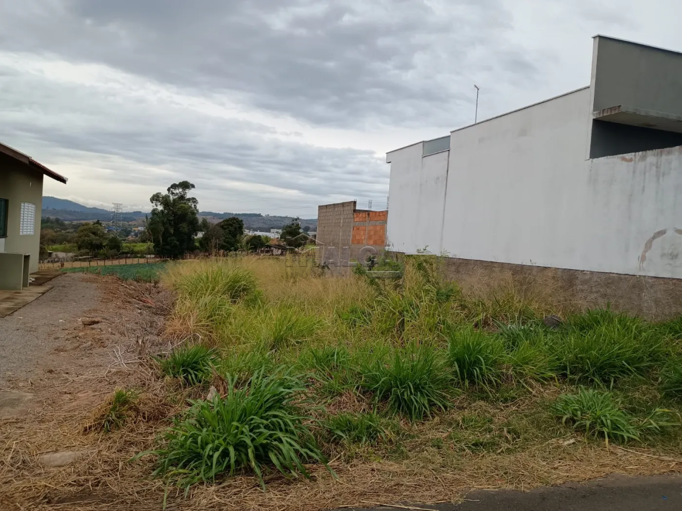 Comprar Terrenos / Padrão em São José do Rio Pardo R$ 96.000,00 - Foto 2