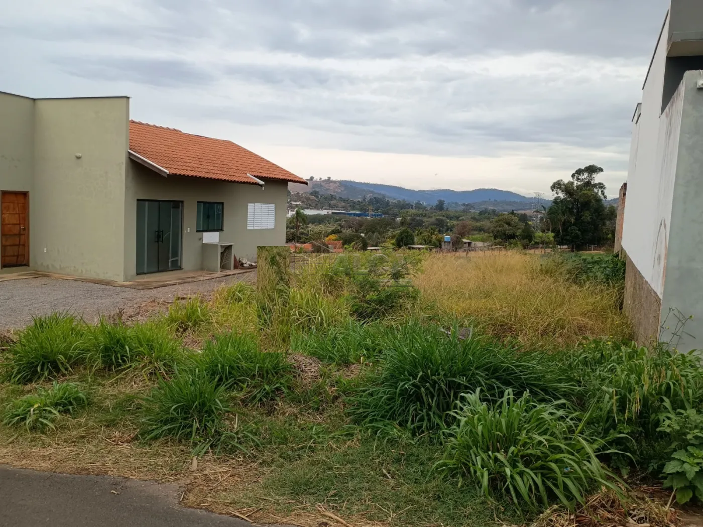 Comprar Terrenos / Padrão em São José do Rio Pardo R$ 96.000,00 - Foto 1