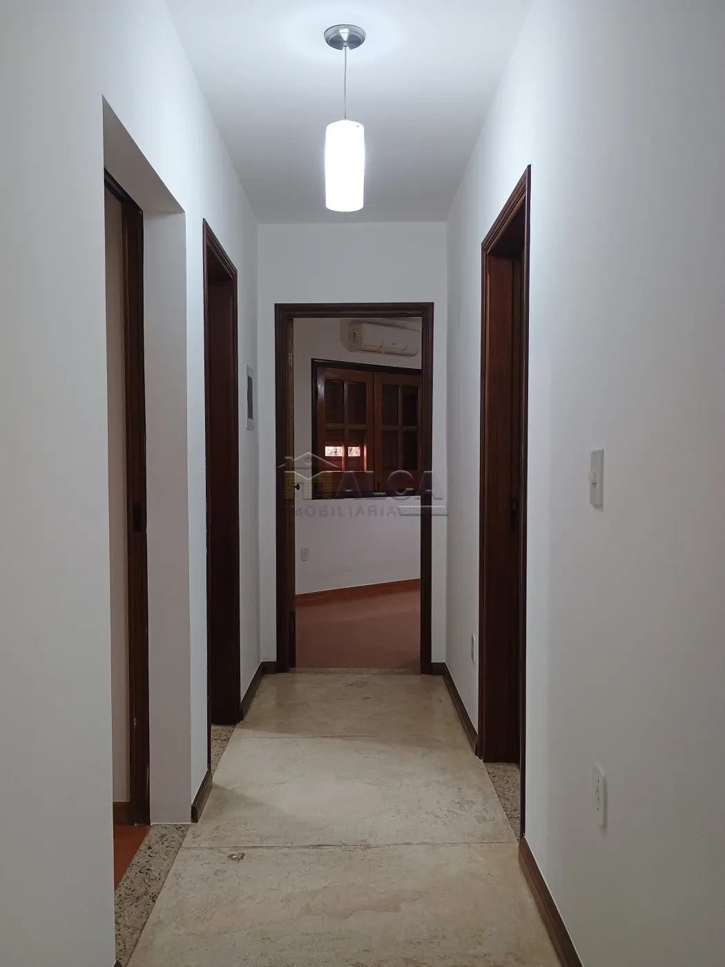 Corredor Interno Alugar Casas / Padrão em São José do Rio Pardo R$ 4.000,00 - Foto 17