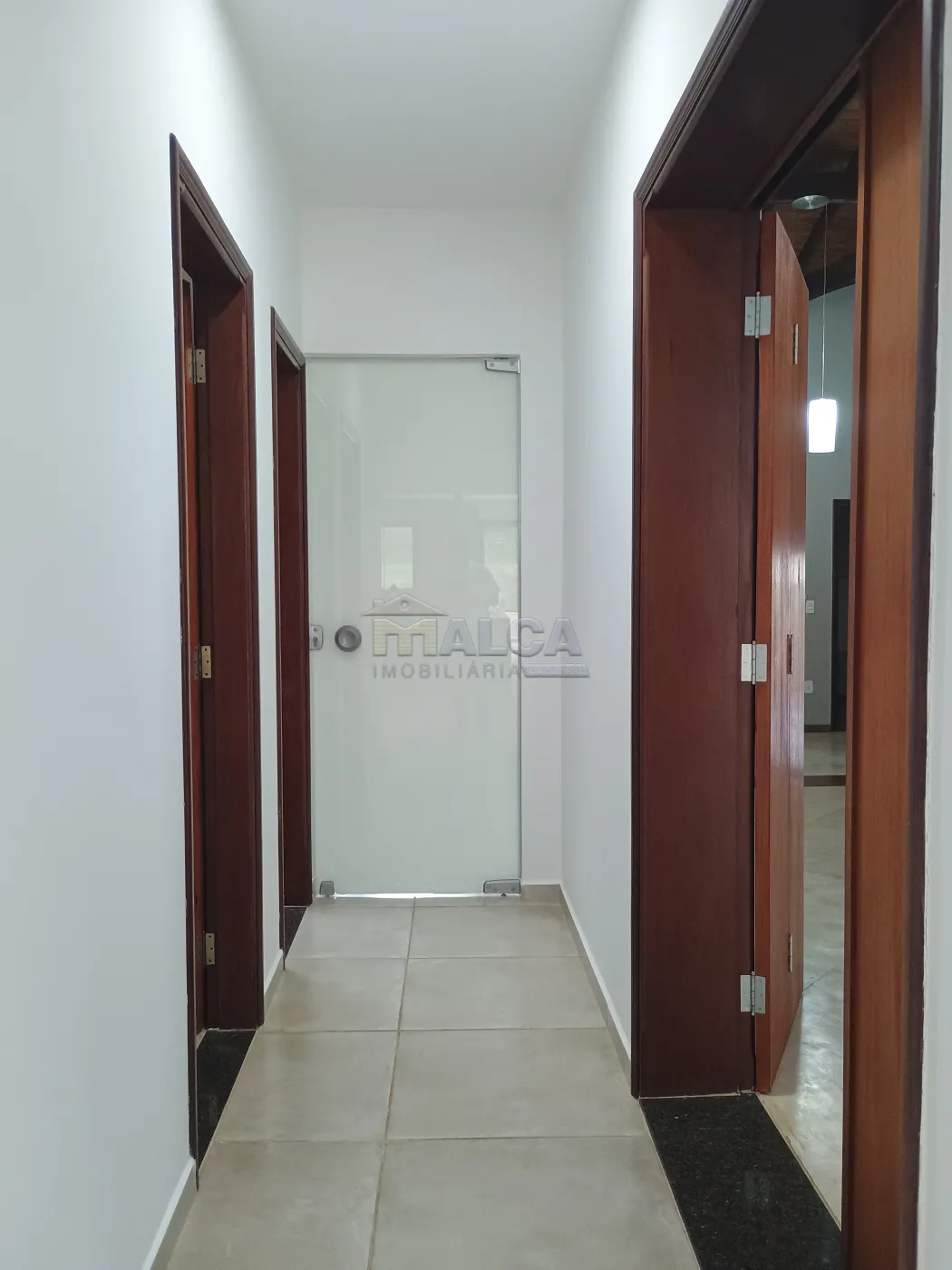 Corredor Interno Alugar Casas / Padrão em São José do Rio Pardo R$ 4.000,00 - Foto 32