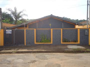 Alugar Casas / Padrão em São José do Rio Pardo. apenas R$ 1.000,00