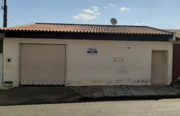 Alugar Casas / Padrão em São José do Rio Pardo. apenas R$ 700,00