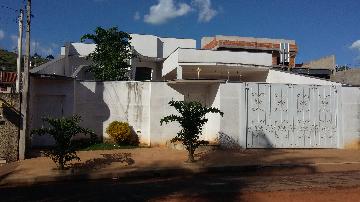 Alugar Casas / Padrão em São José do Rio Pardo. apenas R$ 4.000.000,00