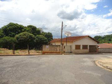 Alugar Casas / Padrão em São José do Rio Pardo. apenas R$ 850,00