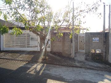 Alugar Casas / Padrão em São José do Rio Pardo. apenas R$ 650,00