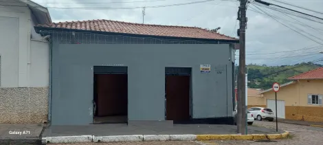 Alugar Casas / Padrão em São José do Rio Pardo. apenas R$ 680,00