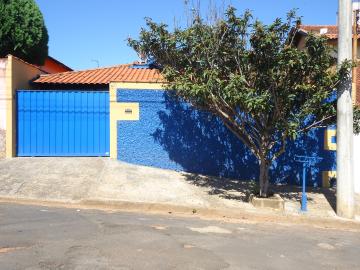 Alugar Casas / Padrão em São José do Rio Pardo. apenas R$ 800,00