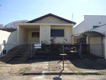 Alugar Casas / Padrão em São José do Rio Pardo. apenas R$ 950,00