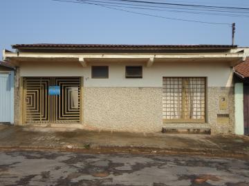 Alugar Casas / Padrão em São José do Rio Pardo. apenas R$ 800,00