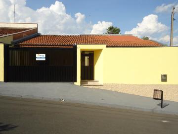 Alugar Casas / Padrão em São José do Rio Pardo. apenas R$ 1.400,00