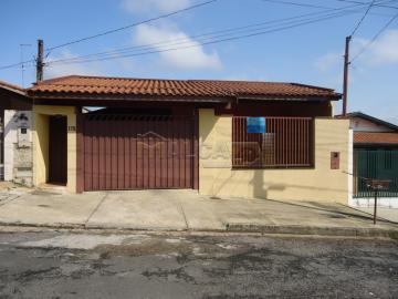 Alugar Casas / Padrão em São José do Rio Pardo. apenas R$ 1.200,00
