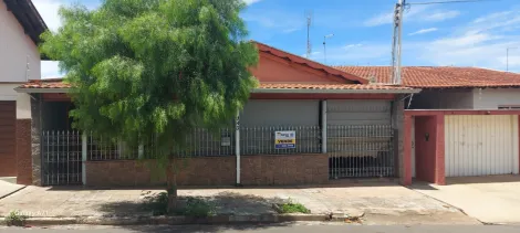 Alugar Casas / Padrão em São José do Rio Pardo. apenas R$ 850,00