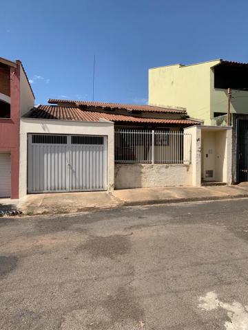 Alugar Casas / Padrão em São José do Rio Pardo. apenas R$ 371.000,00