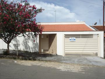 Alugar Casas / Padrão em São José do Rio Pardo. apenas R$ 1.250,00