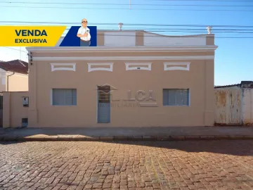 Alugar Casas / Padrão em São José do Rio Pardo. apenas R$ 1.500,00