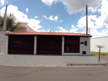 Alugar Casas / Padrão em São José do Rio Pardo. apenas R$ 1.650,00