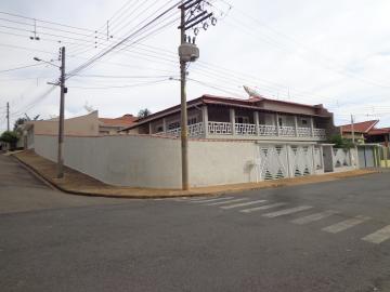 Alugar Casas / Padrão em São Sebastião da Grama. apenas R$ 1.484.000,00