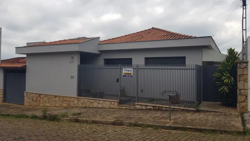 Alugar Casas / Padrão em São José do Rio Pardo. apenas R$ 2.200,00