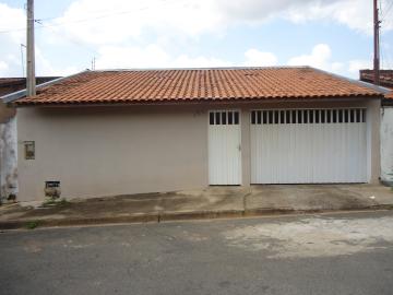 Alugar Casas / Padrão em São José do Rio Pardo. apenas R$ 890,00