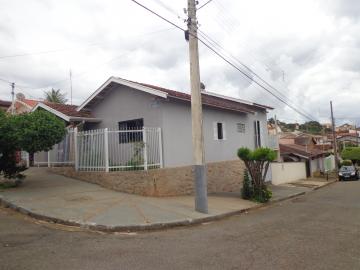 Próximo Igreja, supermercado e escolas.