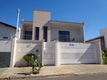 Alugar Casas / Padrão em São José do Rio Pardo. apenas R$ 1.120.000,00