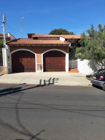 Alugar Casas / Padrão em São José do Rio Pardo. apenas R$ 1.200.000,00