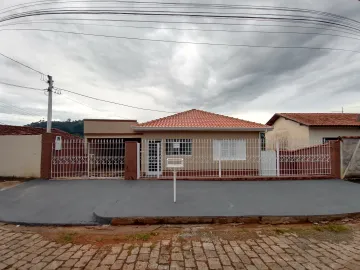 Alugar Casas / Padrão em São José do Rio Pardo. apenas R$ 1.400,00