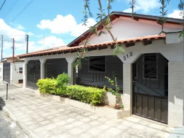 Alugar Casas / Padrão em São José do Rio Pardo. apenas R$ 480.000,00
