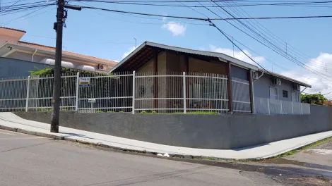 Alugar Casas / Padrão em São José do Rio Pardo. apenas R$ 595.000,00