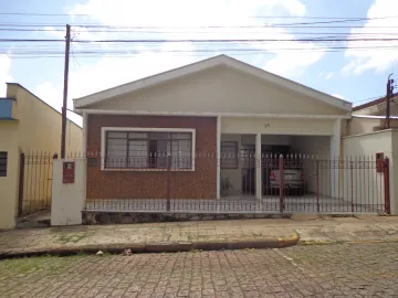 Alugar Casas / Padrão em São José do Rio Pardo. apenas R$ 470.000,00