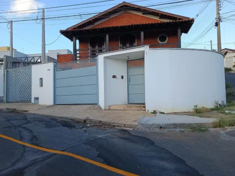Alugar Casas / Padrão em São José do Rio Pardo. apenas R$ 2.150,00
