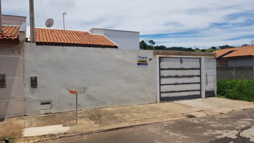 Alugar Casas / Padrão em São José do Rio Pardo. apenas R$ 225.000,00