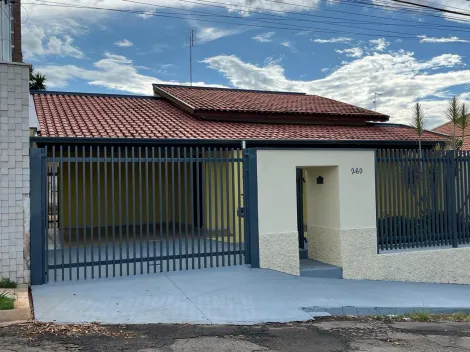Alugar Casas / Padrão em São José do Rio Pardo. apenas R$ 2.000,00