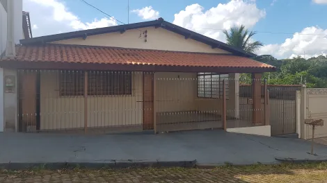 Alugar Casas / Padrão em São José do Rio Pardo. apenas R$ 1.200,00