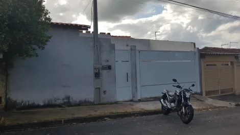 Alugar Casas / Padrão em São José do Rio Pardo. apenas R$ 265.000,00