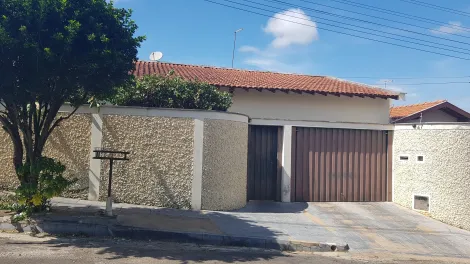 Alugar Casas / Padrão em São José do Rio Pardo. apenas R$ 830.000,00